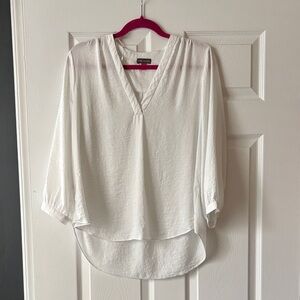 Vince Camuto Elegant White V-Neck Blouse